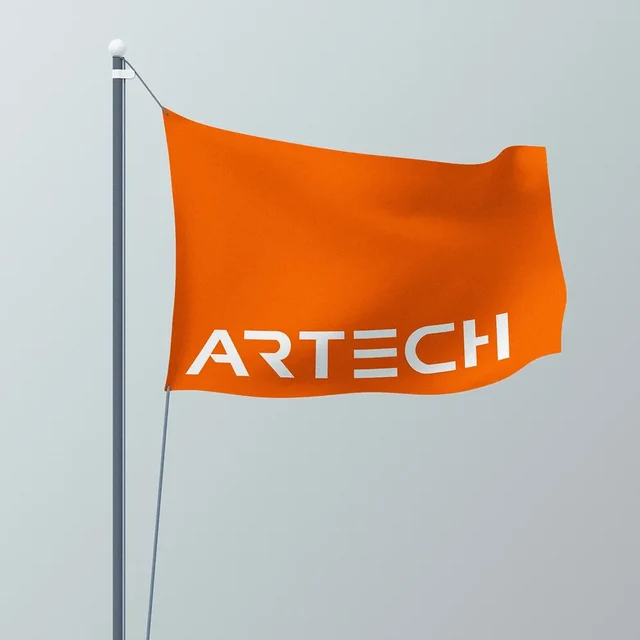 Оранжевый флаг с белой надписью Artech — ИЗДИДЖИТЛ