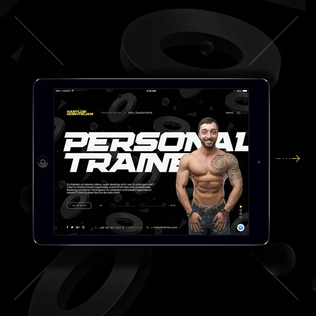 Планшет с заголовком Personal Trainer и фотографией мужчины — ИЗДИДЖИТЛ